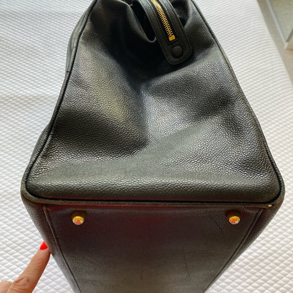 Preowned CHANEL vintage jumbo flap CC turnlock caviar shoulder chain tote bag - Picture 6 of 16